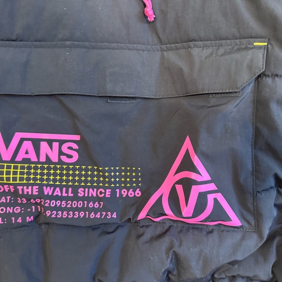 Vans women’s  Ski Snow Puffer Jacket with Pink Accents - Picture 3 of 5